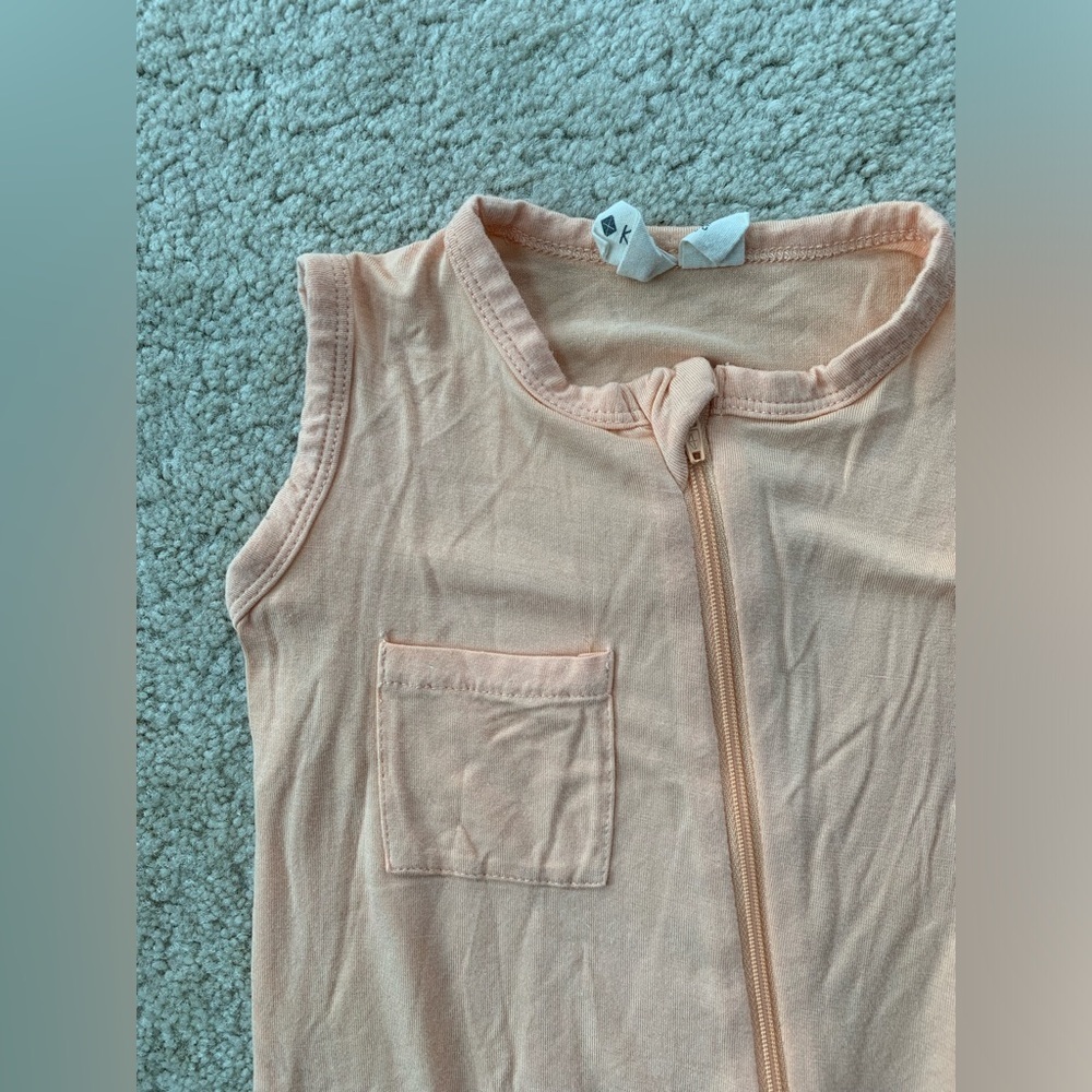 Kyte Baby Size 3-6 Months Sleeveless Zippered Romper in Peach - Picture 4 of 6